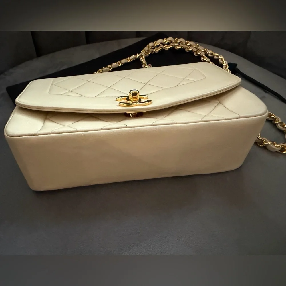 Vintage Chanel Diana Classic Flap Bag Beige Lambskin 24k Gold Hardware Bag - Picture 9 of 17